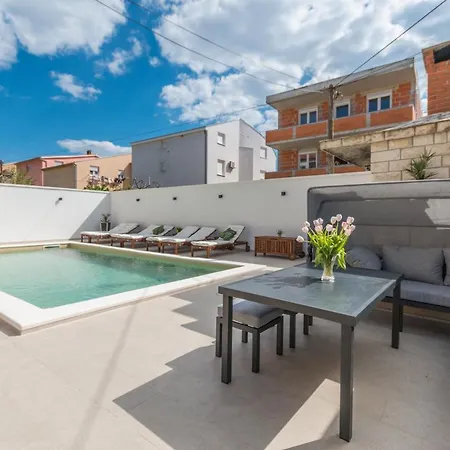 아파트 Pavla With Pool