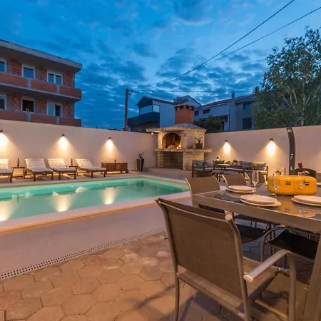 Apartament Pavla With Pool
