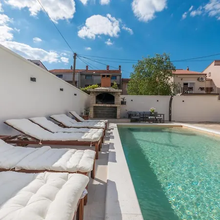 Pavla With Pool Apartament Zadar
