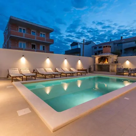 Apartman Pavla With Pool Zadar