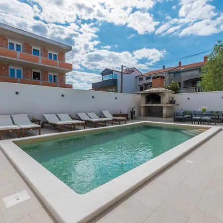 Apartament Pavla With Pool