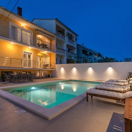 Apartament Pavla With Pool
