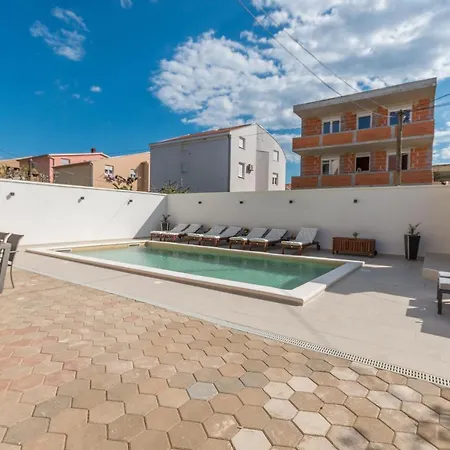 Pavla With Pool Zadar