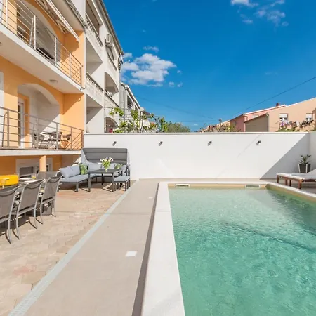 Pavla With Pool Apartman *