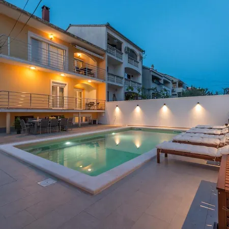 Pavla With Pool Appartement *