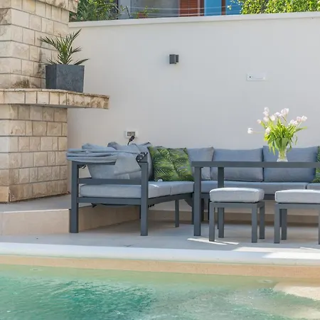 Apartament Pavla With Pool