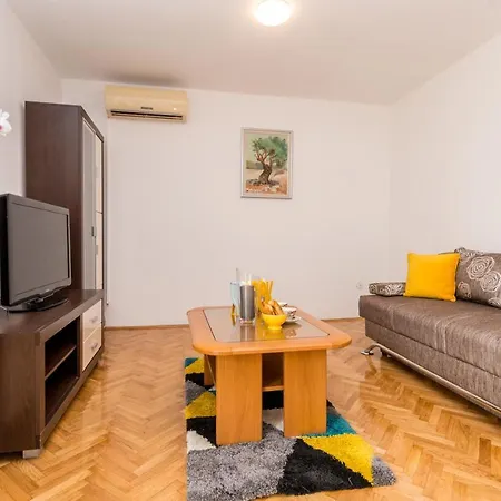 Apartament Pavla With Pool