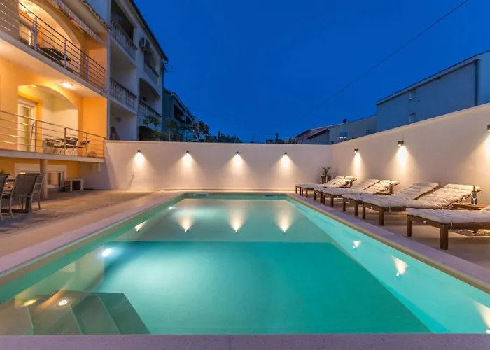 Pavla With Pool Appartement Zadar