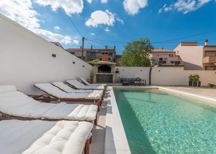 Pavla With Pool Appartement Zadar