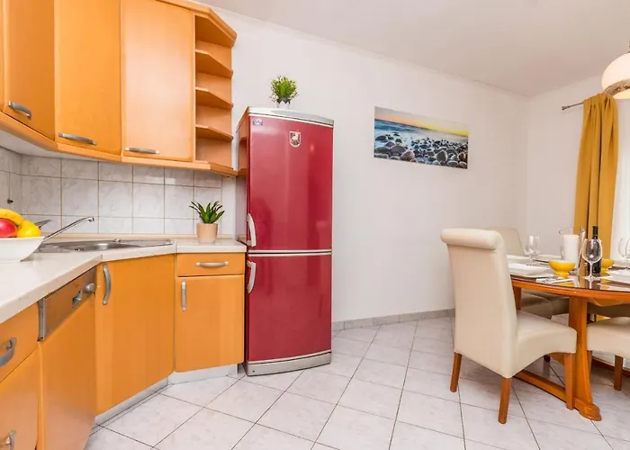 Pavla With Pool Ζαντάρ